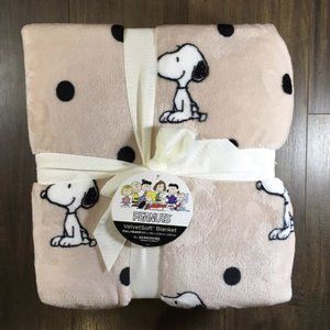 Peanuts Snoopy Pink Polka Dot Full/Queen blanket